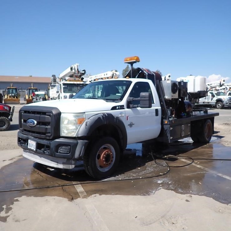 2011 FORD F550