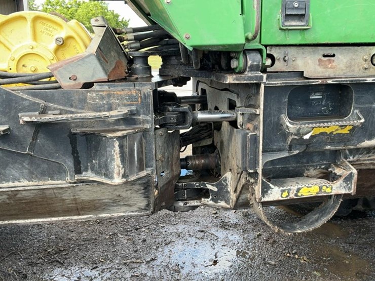 2012-deere-848h-image-39