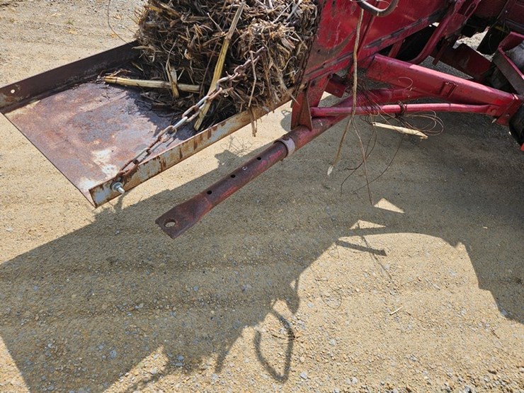 new-holland-320-image-18