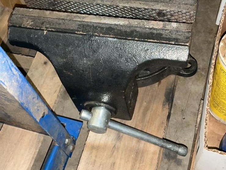 #522-•-hit-10”-bench-vise-image-9