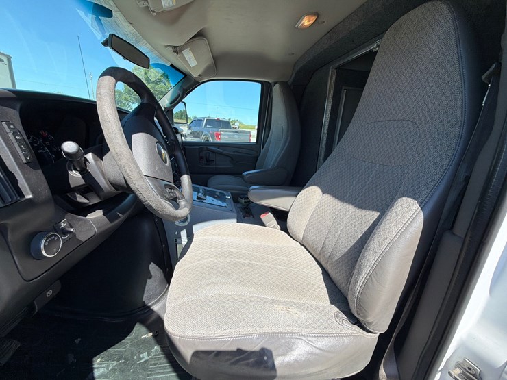 2013-chevrolet-express-3500-image-15