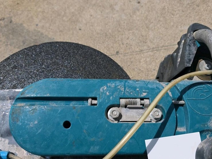 #104-•-makita-ek7301-concrete-saw-image-12