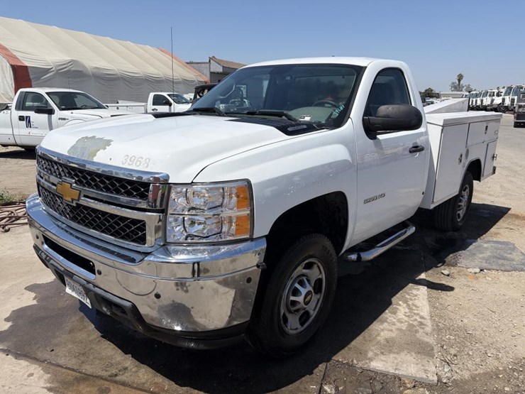 2013-chevrolet-silverado-2500-image-1