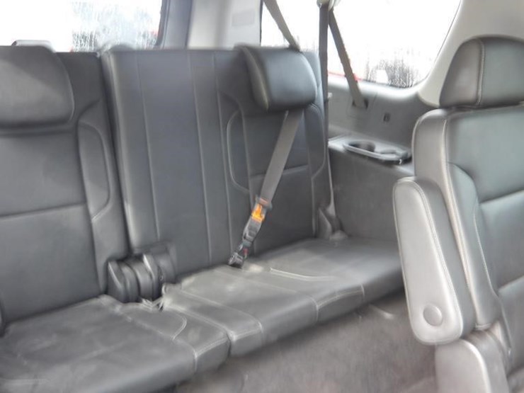 2018-chevrolet-suburban-image-13