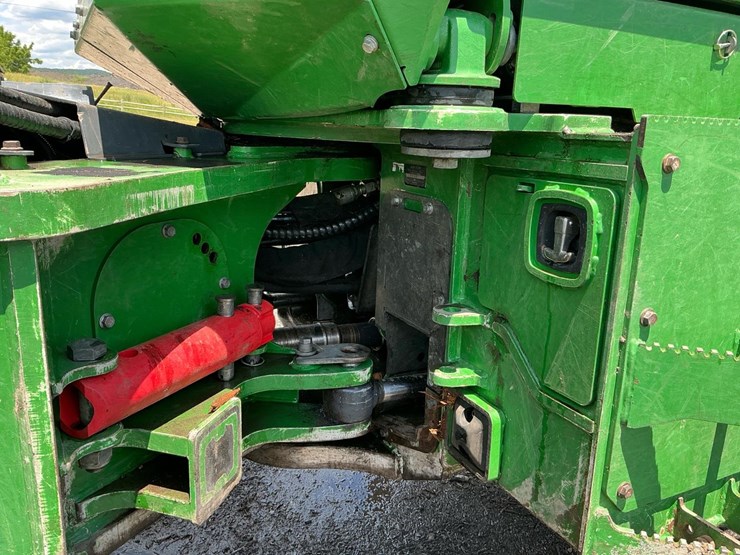 2019-deere-848l-image-41