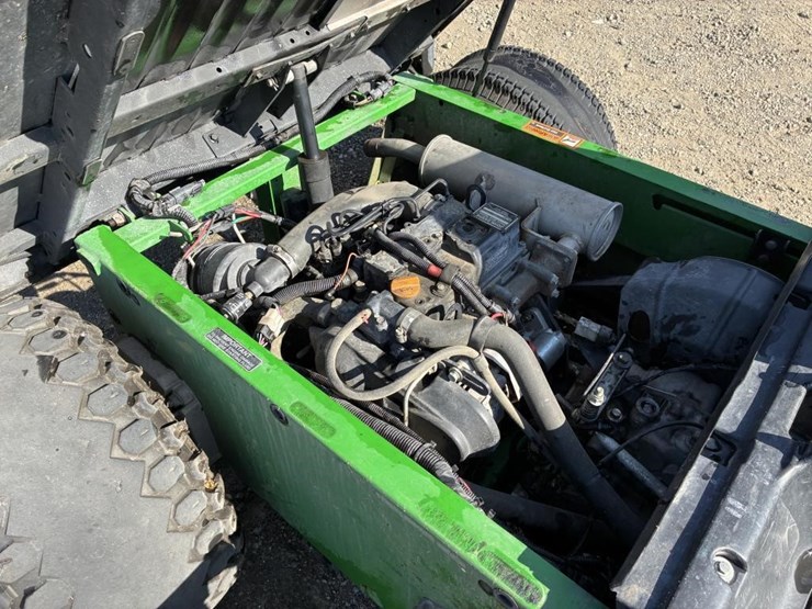 2019-john-deere-gator-image-12