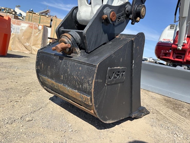 2022-takeuchi-tb235-2-image-13