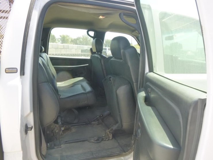 2001-chevrolet-3500-image-22