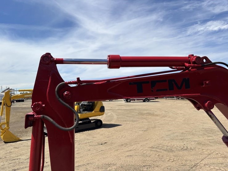 tcm-tb300-hydraulic-excavator-image-14