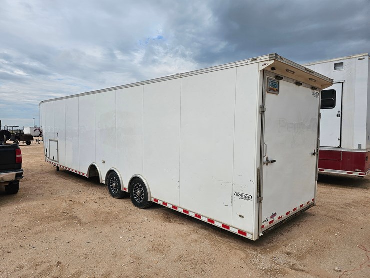 2020-bravo-trailers-40’-x-102”-3-axle-enclosed-gooseneck-trailer-image-3