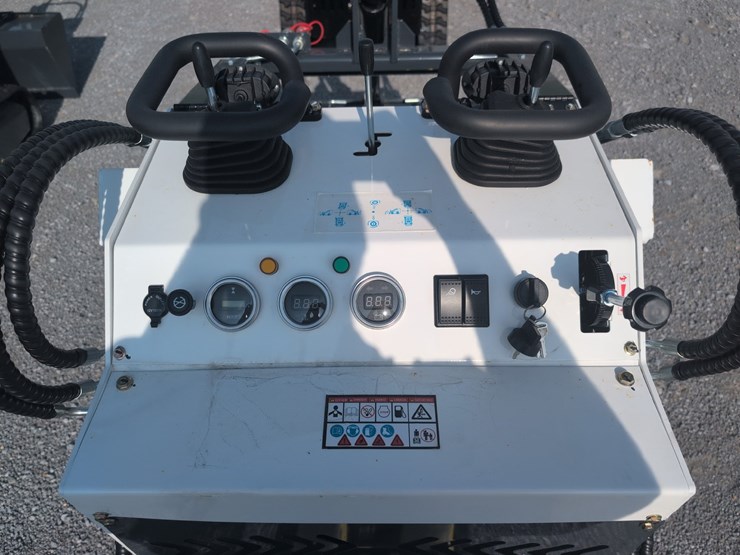#42-•-new-zjg-zj-380-mini-skid-loader-image-5