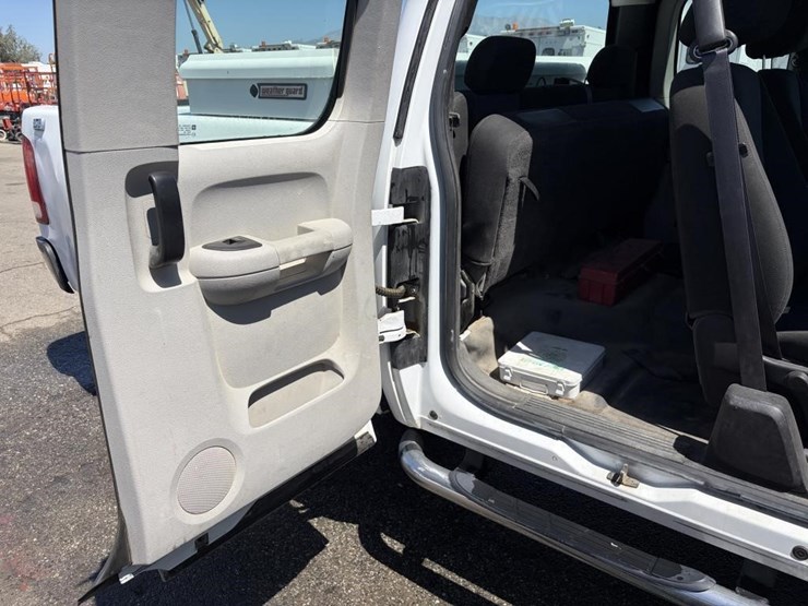 2012-gmc-sierra-2500hd-image-11