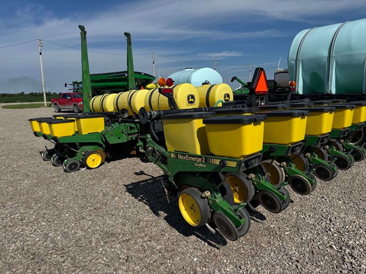 john-deere-7200-image-10