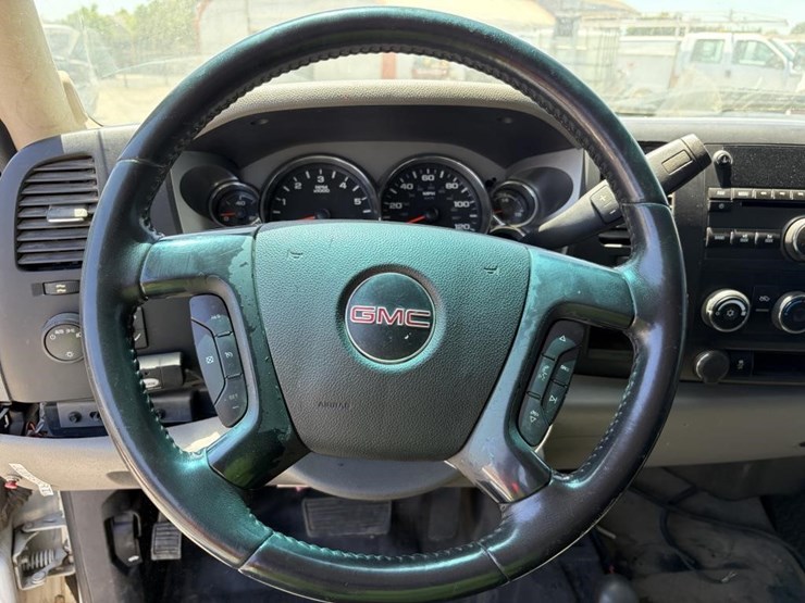2012-gmc-sierra-2500-image-18