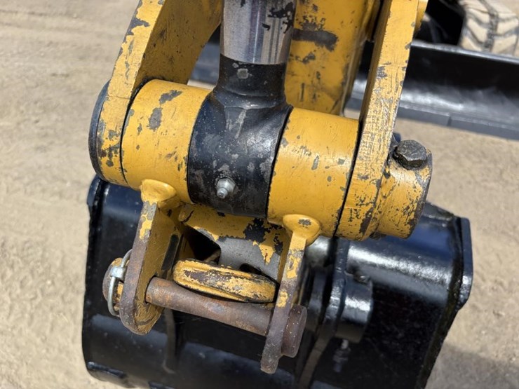 caterpillar-303.5-image-14