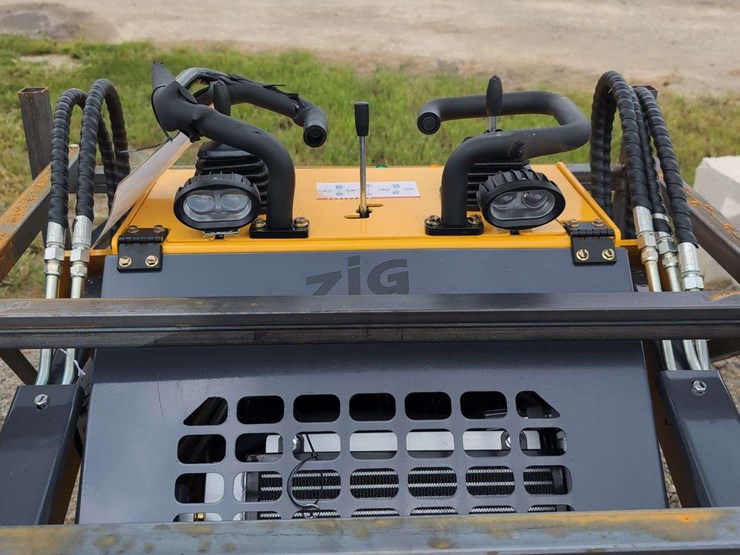 zjg-mini-skid-steer-loader-zj-380-(yellow)---15hp---hand-control-area-damaged-please-review-photos-image-4