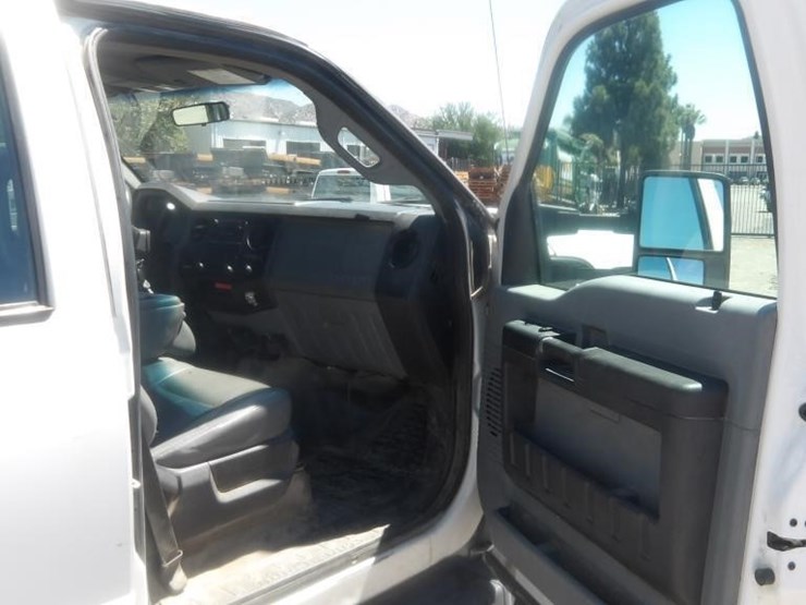 2012-ford-f550-image-18