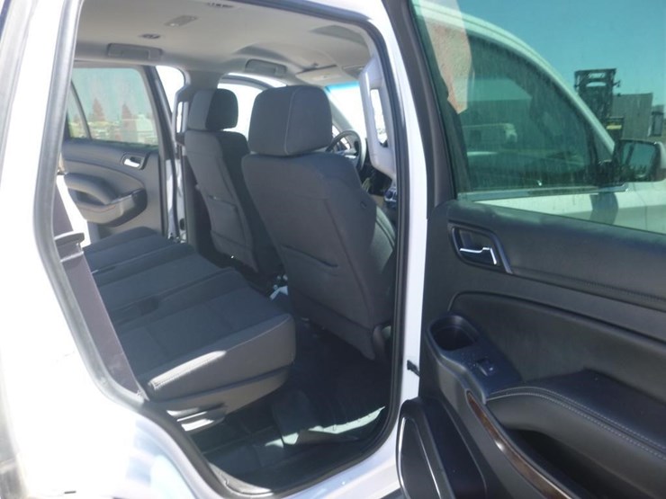 2016-chevrolet-tahoe-image-8