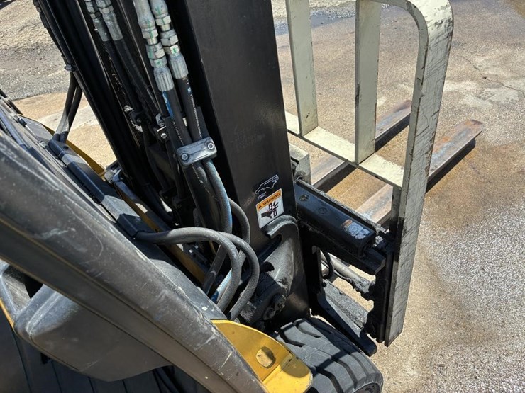 2011-yale-erp040vtn36tf082-forklift-image-9