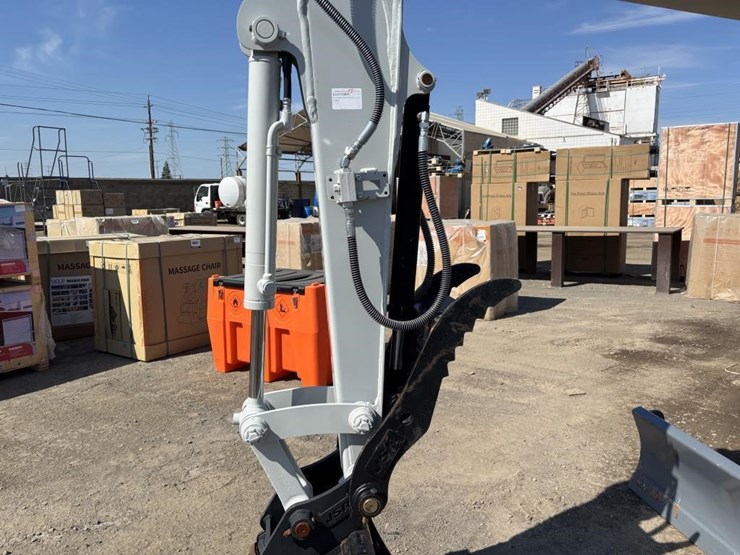 2022-takeuchi-tb235-2-image-18