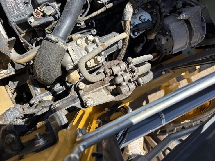 2020-deere-210l-image-57