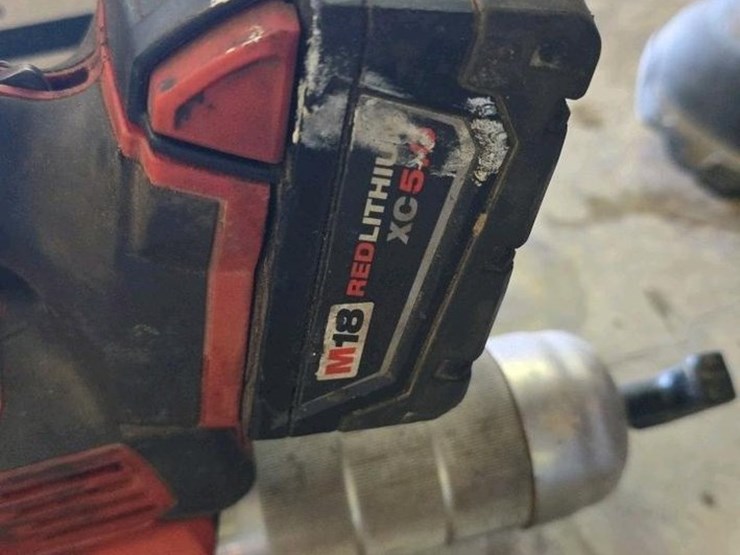 #115-•-milwaukee-grease-gun-image-10