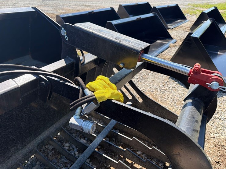 unused-78"-hydraulic-grapple-bucket-image-4