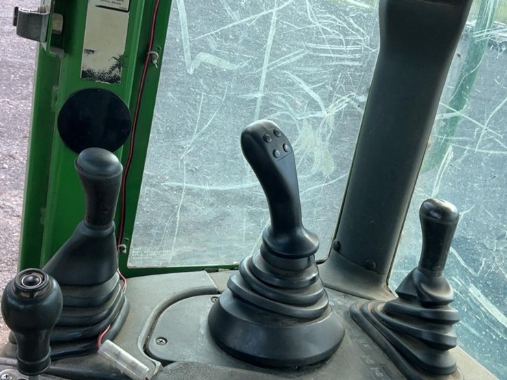2012-deere-848h-image-90