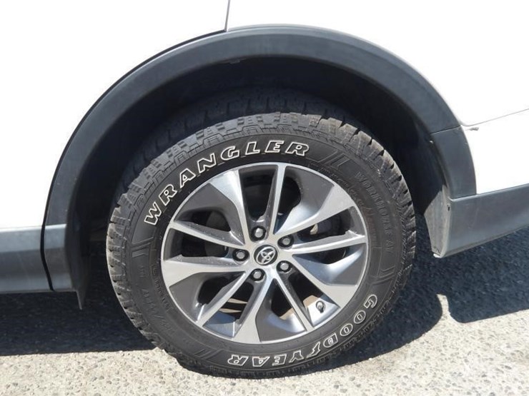 2016-toyota-rav4-image-5