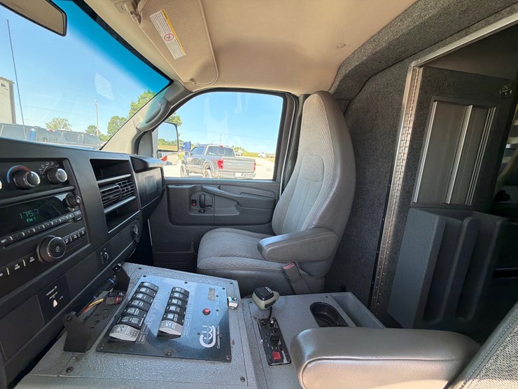 2013-chevrolet-express-3500-image-16
