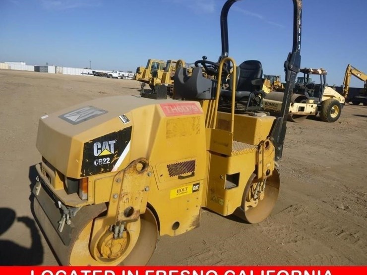 2013-caterpillar-cb22-image-1