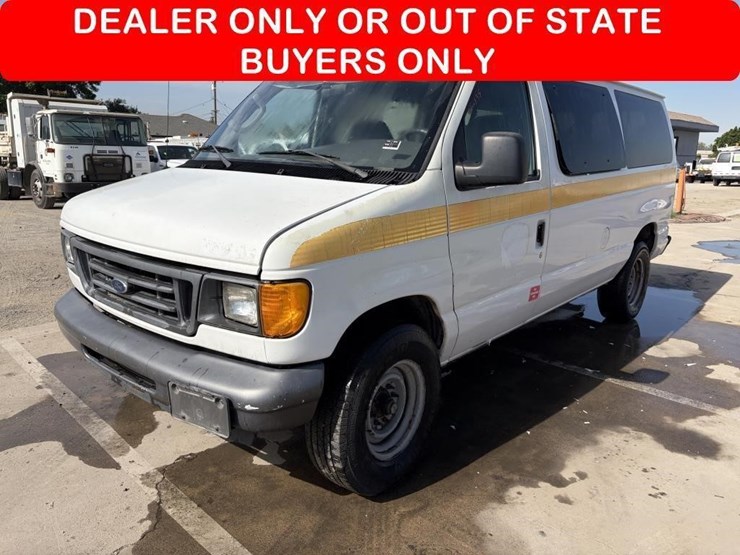 2006-ford-e350-image-1