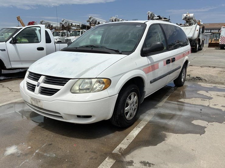 2005-dodge-grand-caravan-image-1