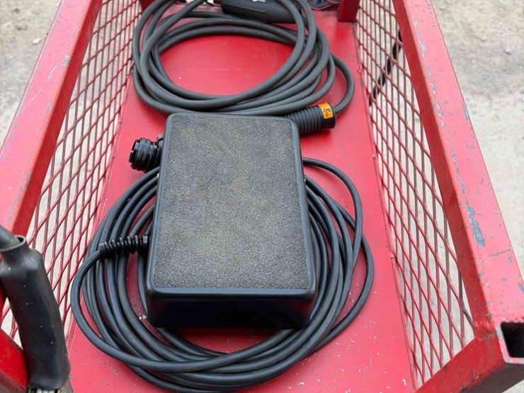 obart-tigmate-cc/ac/dc-welding-power-source-mounted-on-a-heavy-duty-portable-cart-image-7