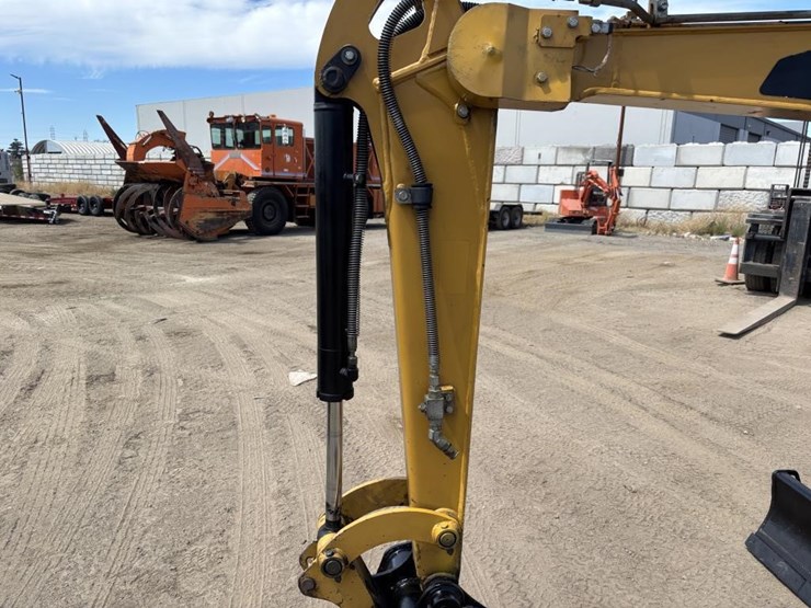 caterpillar-303.5-image-16