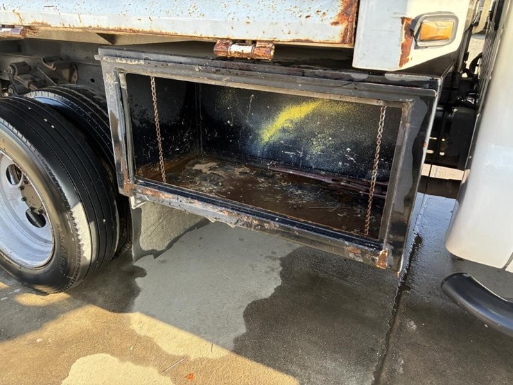 2009-ford-f550-image-11