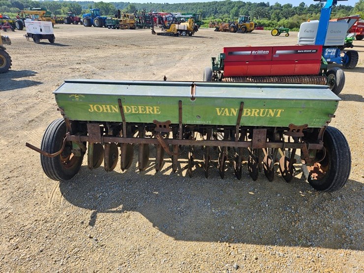 john-deere-8-image-4