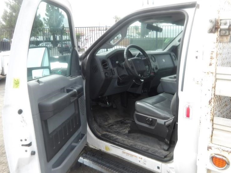 2011-ford-f550-image-17