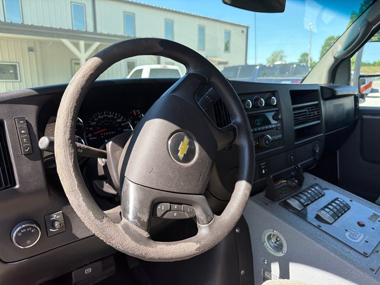 2013-chevrolet-express-3500-image-18