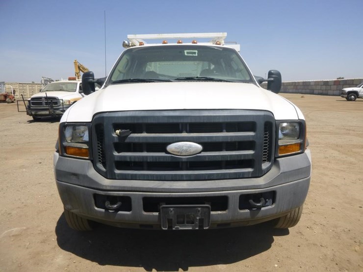 2006-ford-f450-image-36