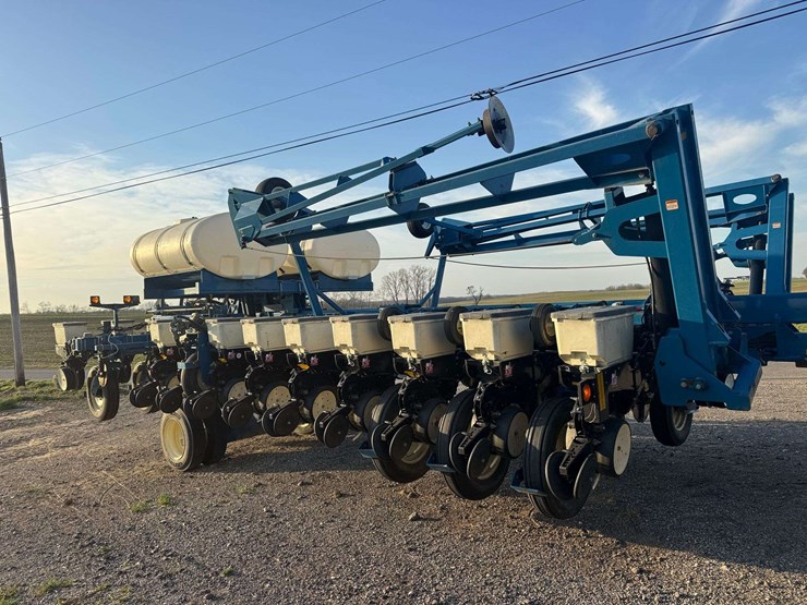 kinze-3800-image-1