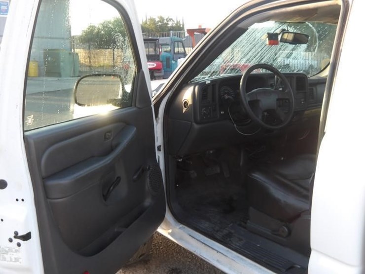 2005-chevrolet-silverado-2500-image-12