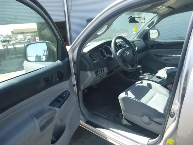 2015-toyota-tacoma-image-5