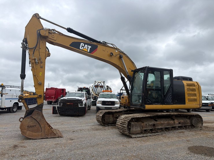 2017-caterpillar-323fl-image-1