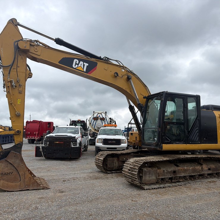 2017 CATERPILLAR 323FL