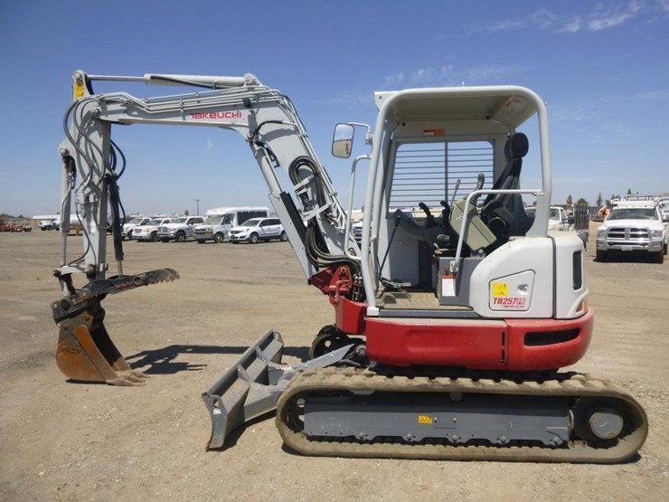 2024-takeuchi-tb257fr-image-6
