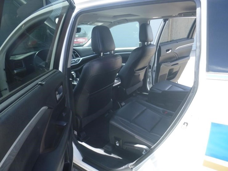 2017-toyota-highlander-image-7