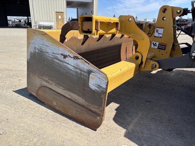 2020-deere-210l-image-23