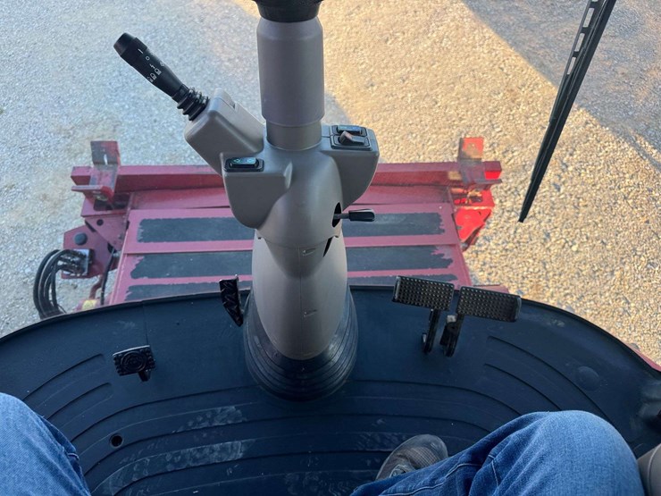 2005-case-ih-8010-image-11