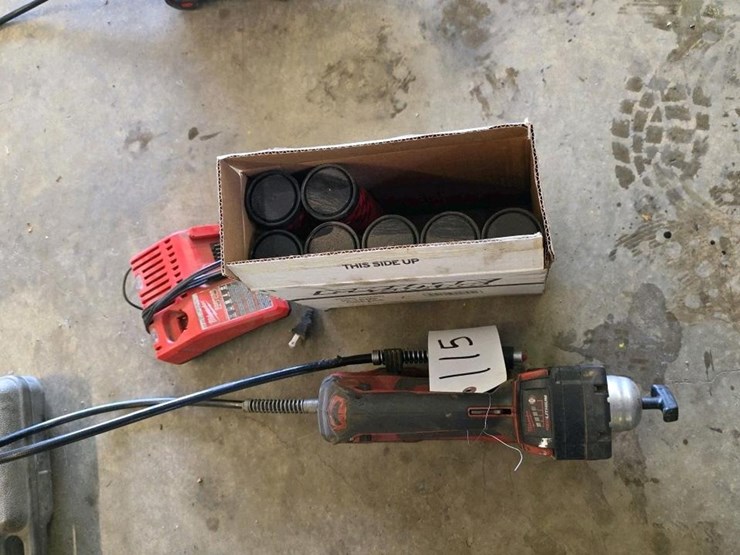 #115-•-milwaukee-grease-gun-image-2